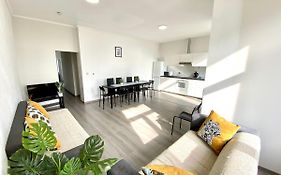 Apartments Plantin 3 Sleeping Rooms 2 Bathrooms.